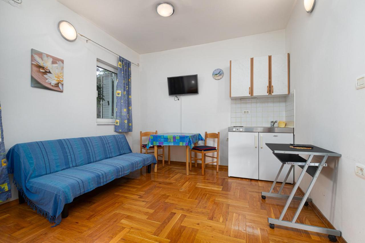 House Laura 200M From The Beach And The Center Apartment Porec Exterior photo